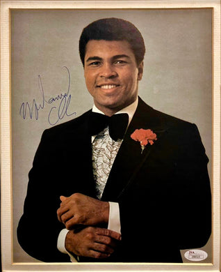 Muhammad Ali Vintage signature on a Autograph  11x14 size photo