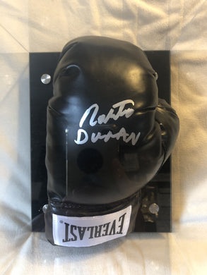 Roberto Duran autographed signed Everlast Blk/Silver horizontal boxing gloves display.