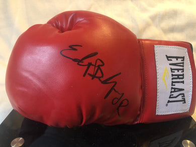 Edgar Berlanga Rare autographed signed Everlast Red/BLK horizontal boxing gloves display.