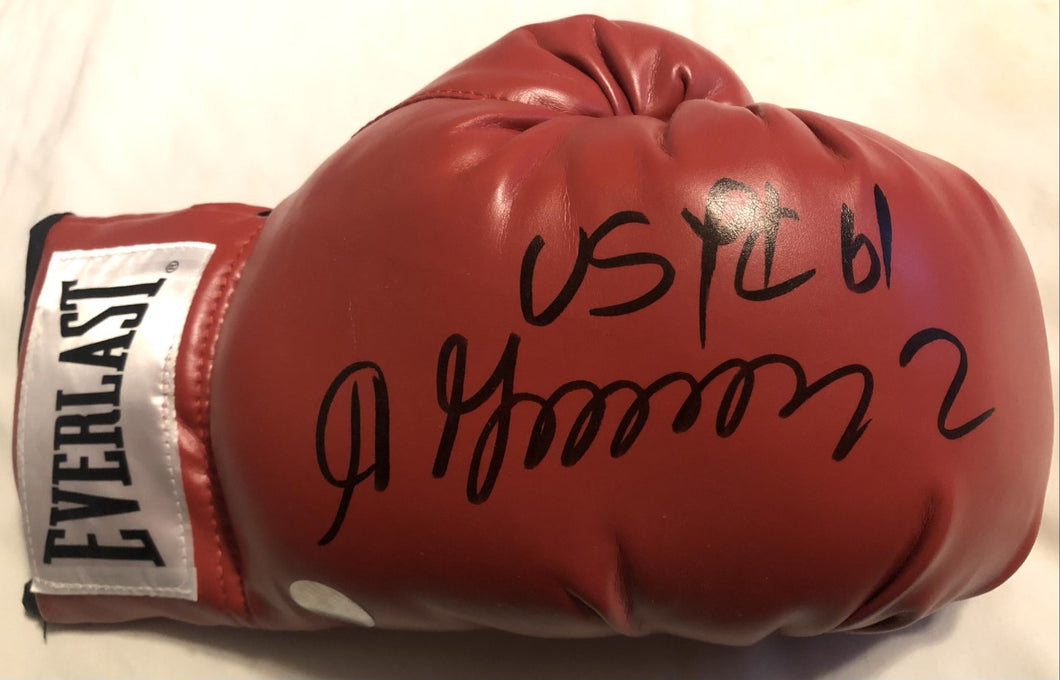 Usyk Heavyweight Champ Autographed signed Red Boxing Everlast Glove Bold Signature Cert