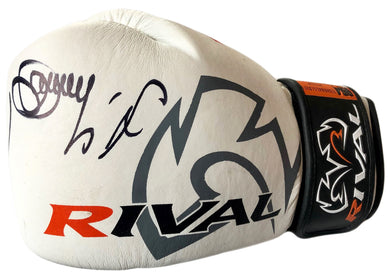 Oleksandr Usyk autographed Rare white Rival Boxing glove, signed in person with photo proof