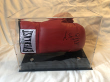 Amanda Serrano Rare autographed signed Everlast Red/BLK horizontal boxing gloves display.