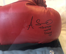 Amanda Serrano Rare autographed signed Everlast Red/BLK horizontal boxing gloves display.